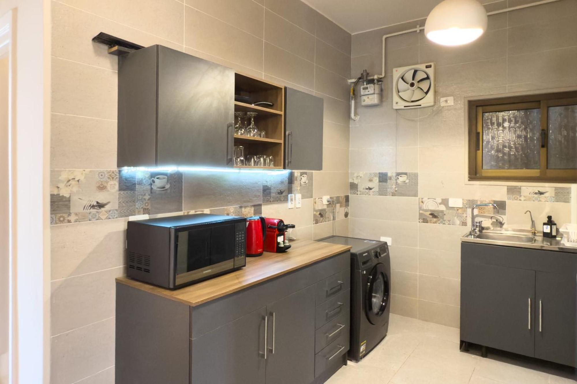 The 2bdr Crimson Crib The Heart Of Heliopolis Apartment *