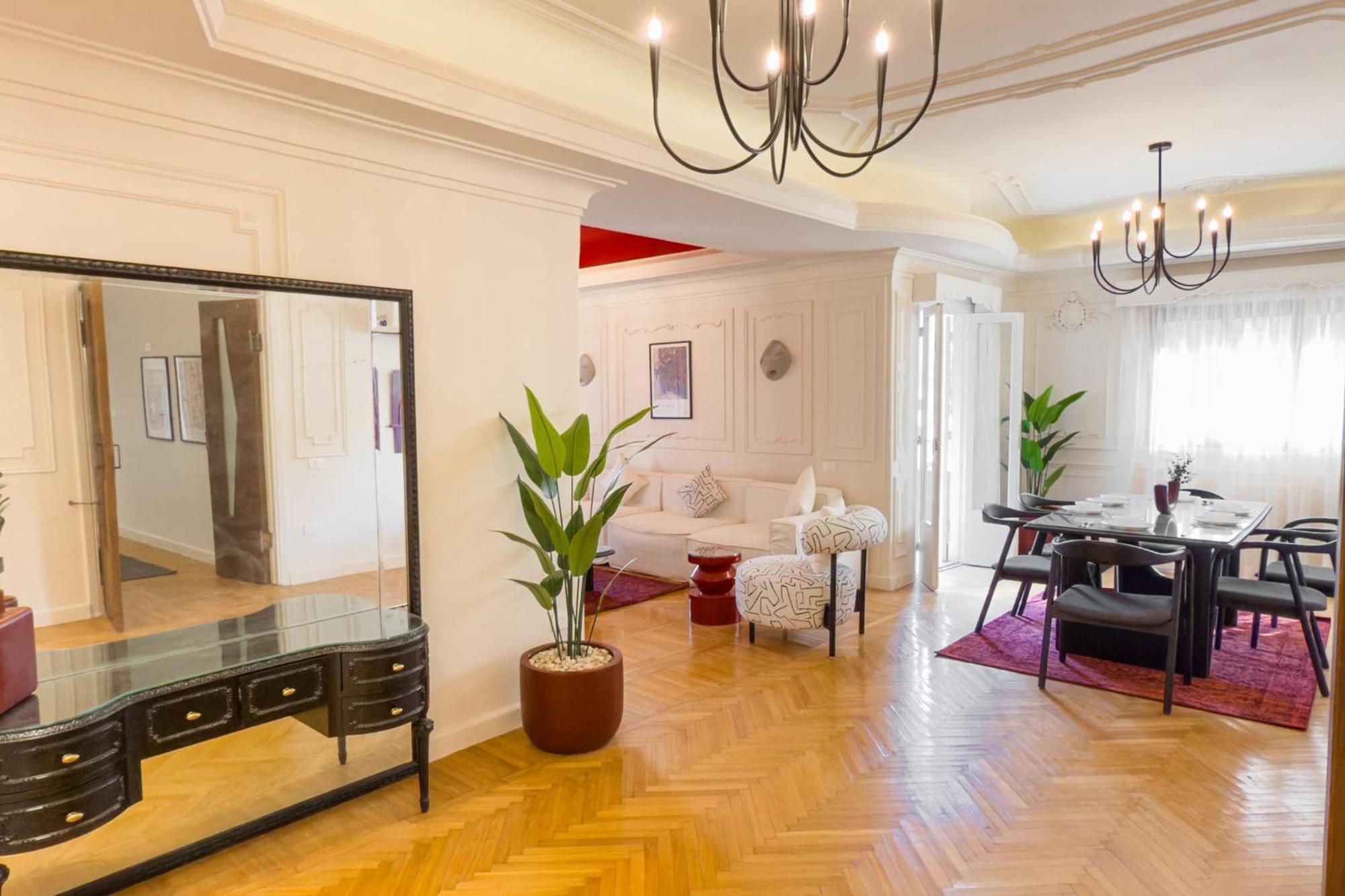 The 2bdr Crimson Crib The Heart Of Heliopolis Apartment *